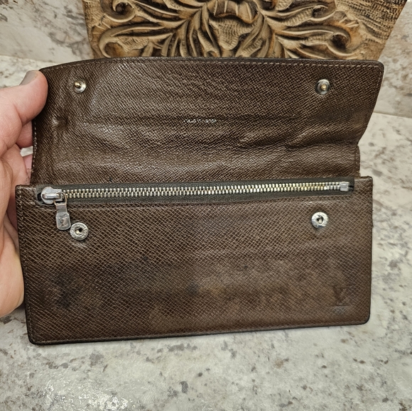 Authetntic LOUIS Vuitton Taiga Portefeuille Accordion Brown Wallet - Picture 2 of 15